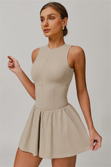 Elira Sportkleid in Taupe mit Sculpt Fit und integrierter Short