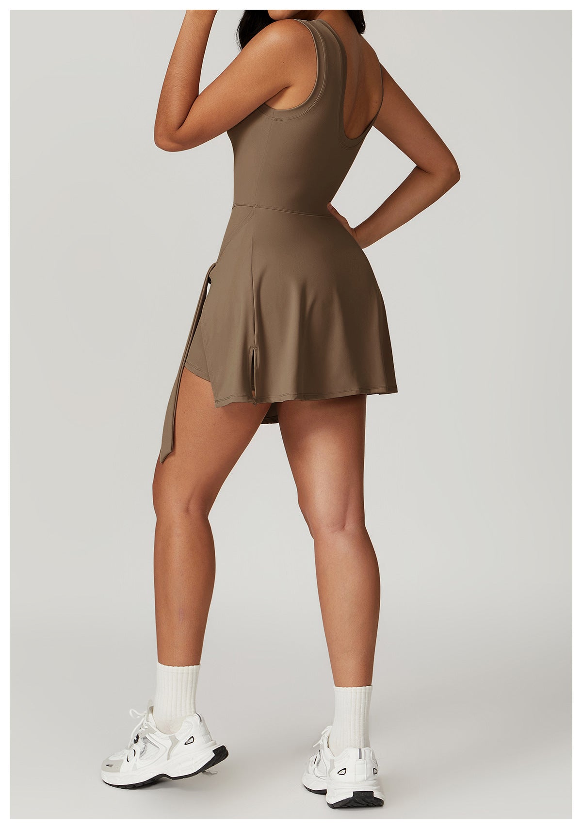 Nova Mini Kleid in Braun – Sportlich-feminines Kleid für Damen