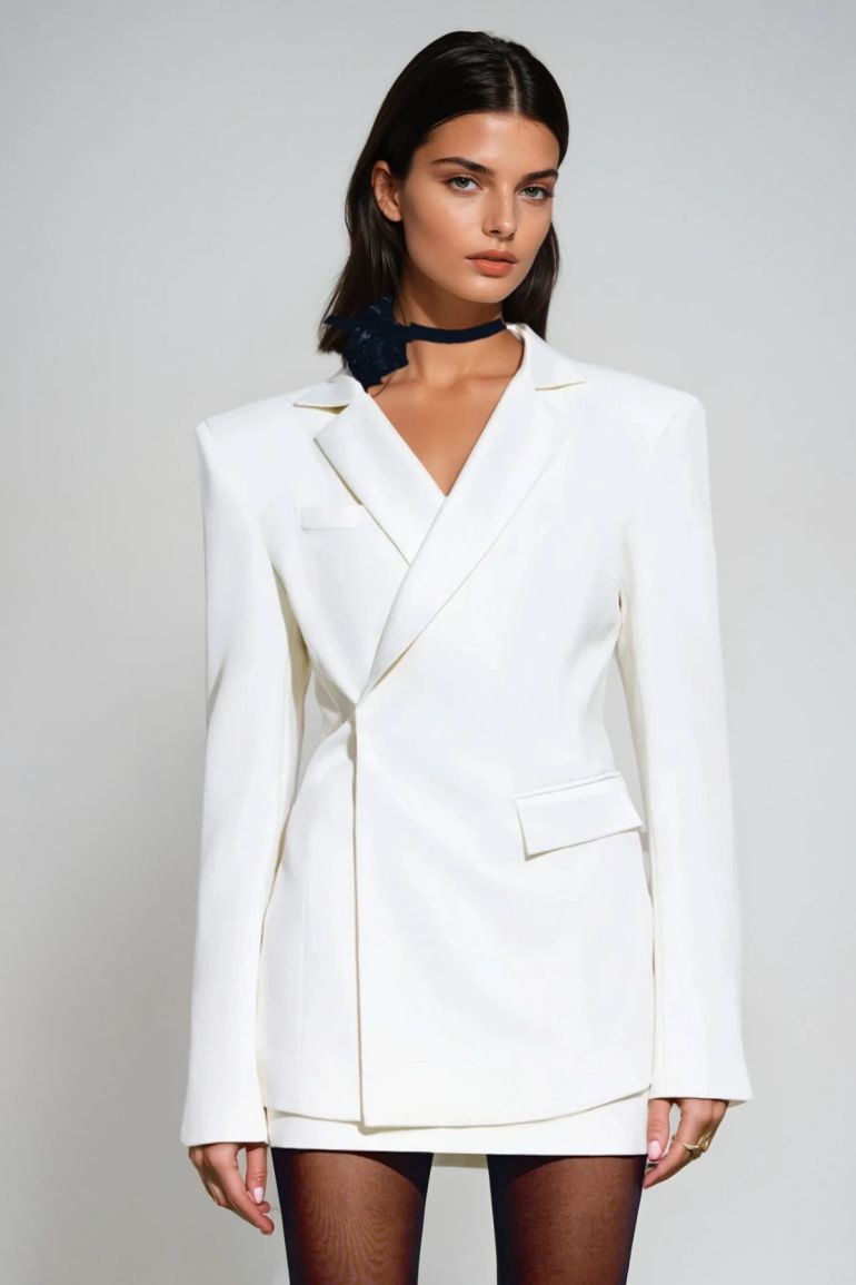 eleganter weißer blazer mit raffiniertem design