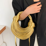 Unieke golvende tas in champagnekleur, perfect voor dagelijkse en feestelijke outfits