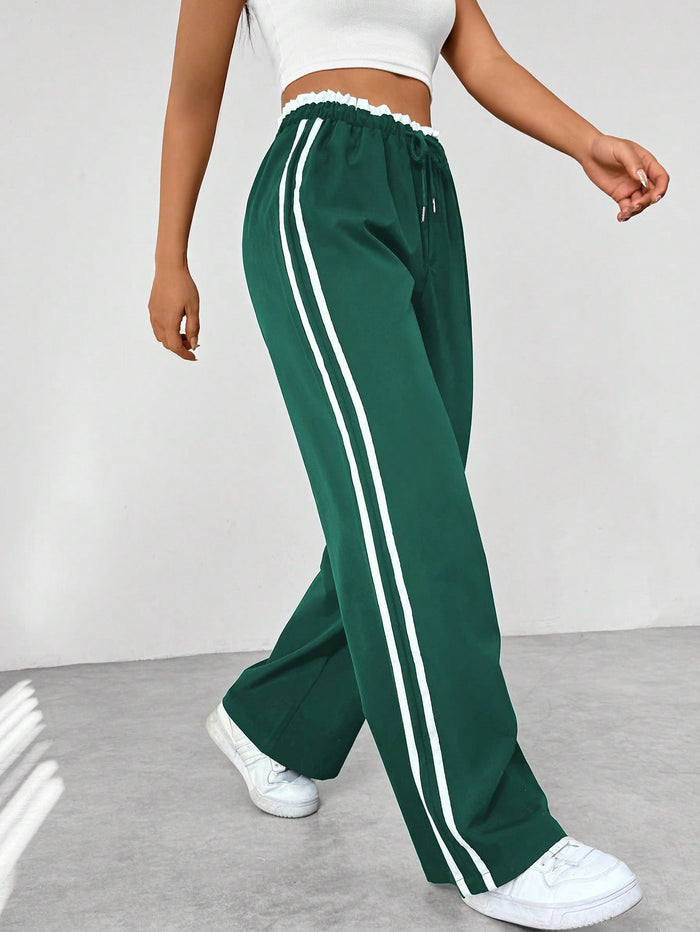 donkergroene broek met relaxte pasvorm