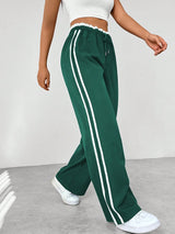 donkergroene broek met relaxte pasvorm
