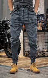 Grijs tapered fit cargobroek voor outdoor activiteiten
