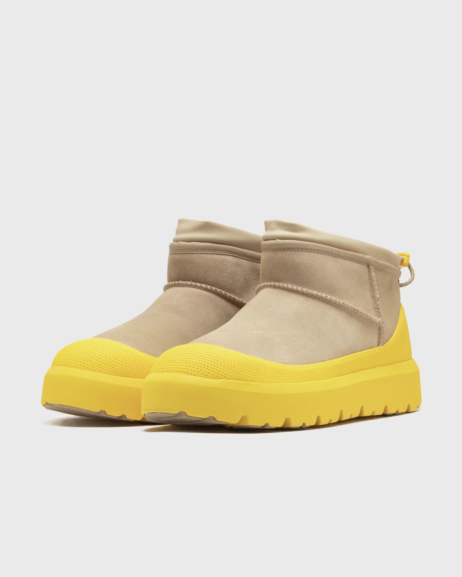 beige wildleder winter boots mit gelber gummisohle und zehenschutz