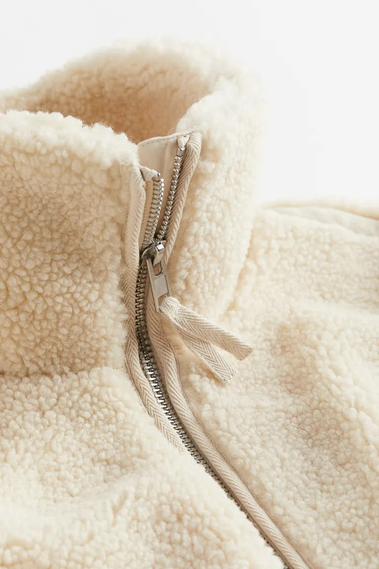 Detailansicht Reißverschluss und Kragen Alpaka-Fleece
