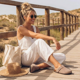 Comfort Clogs Damen aus Wildleder mit Kork-Fußbett – Mavira von Talaine, am Model getragen