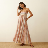 Gestreiftes Sommer-Maxikleid Damen mit fließendem Rock – Maeva von Talaine, am Model getragen