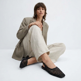 Aurelia Mesh-Slingback-Ballerinas in Schwarz am Model