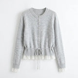 Camille Strickjacke in Grau mit Spitzensaum, Produktansicht