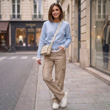 Camille Strickjacke in Hellblau, femininer Streetstyle-Look