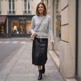 Camille Strickjacke mit Spitzendetails in Grau am Model