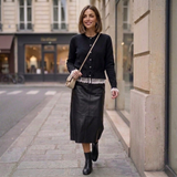 Camille Strickjacke mit Spitzendetails in Schwarz am Model