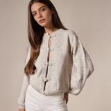 Amélie gebreide Strickjacke in Beige, Vorderansicht