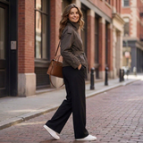 Brauner kurzer Trenchcoat Damen mit Stehkragen im Streetstyle-Look