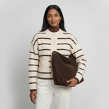 Nélia Strickweste in Creme mit Streifenmuster in der Detailansicht
