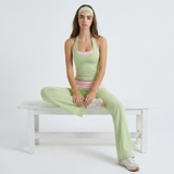 Flared Hose Damen mit Wickelbund aus dem matcha-grünen Yoga-Set
