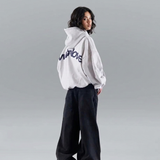 Oversized Hoodie Damen in Grau mit withlove-Backprint am Modell