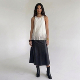 Elegantes Kunstleder-Top mit Neckholder-Ausschnitt und Fransensaum