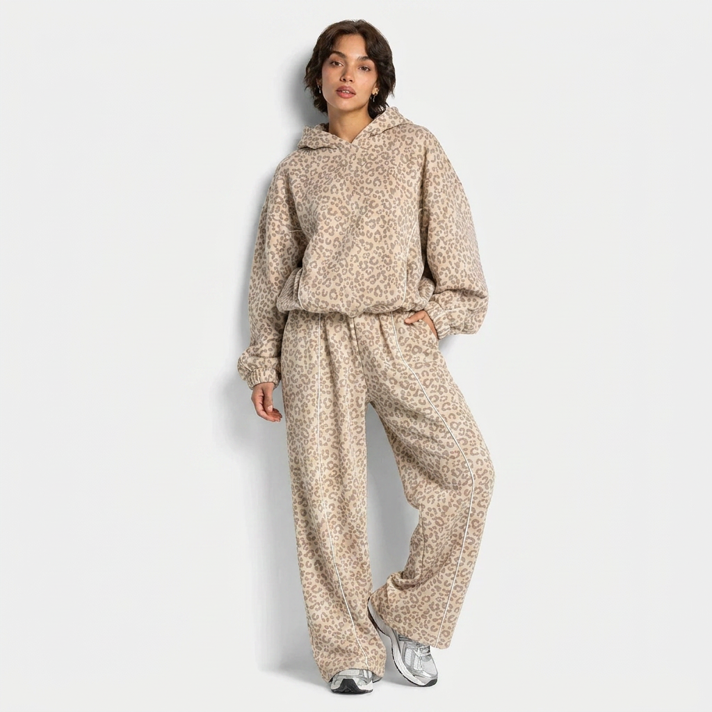 Gemütlicher Leoparden Hausanzug Damen aus weichem Sweatstoff