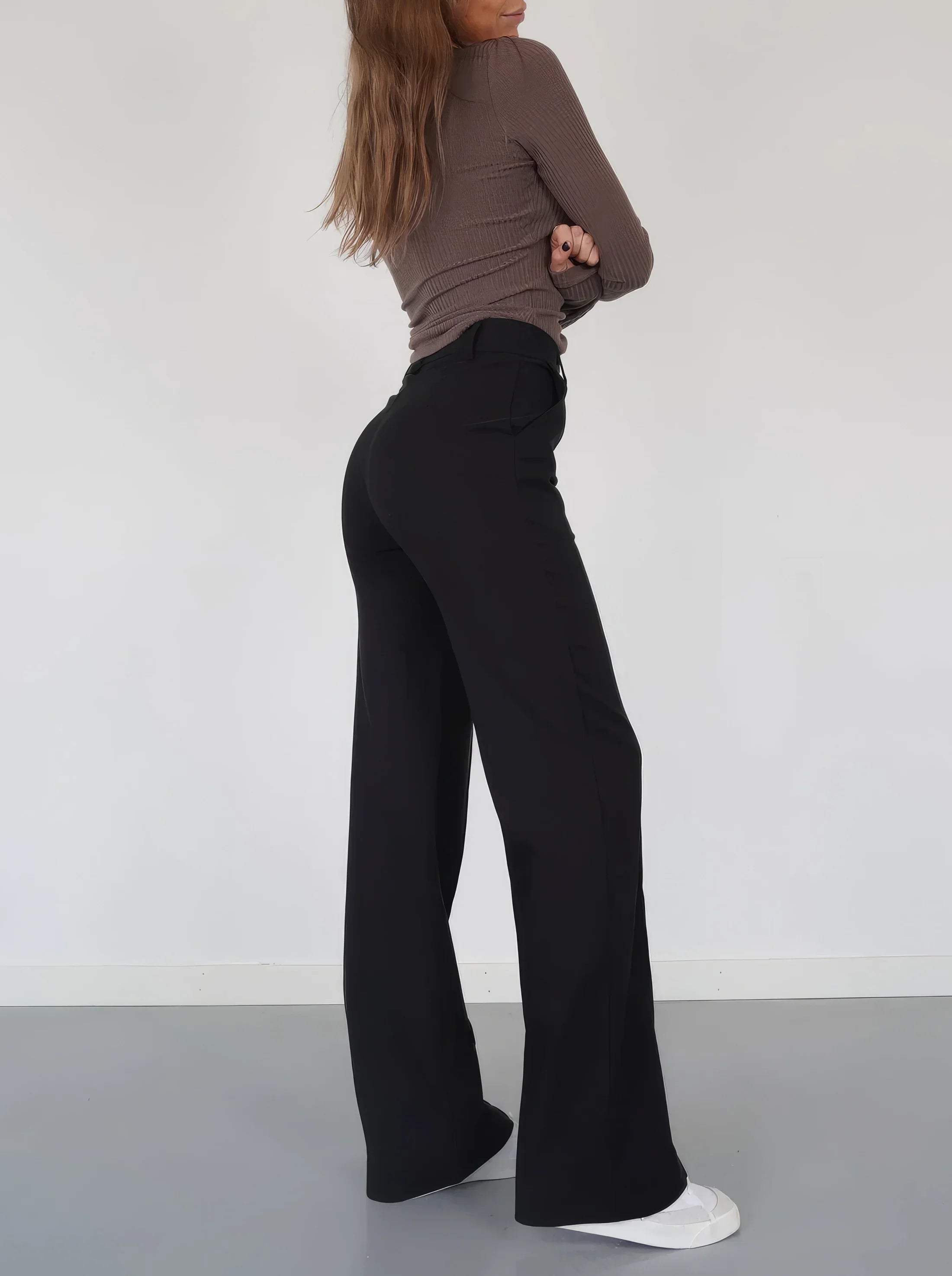 Schwarze weite Hose mit hoher Taille – moderne Damenhose