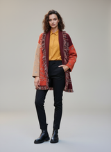 meliora cardigan bordeaux orange modell vorne
