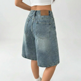 Vayla Denim Bermuda Shorts in Hellblau – Rückansicht mit Hintertaschen und Streetstyle-Look