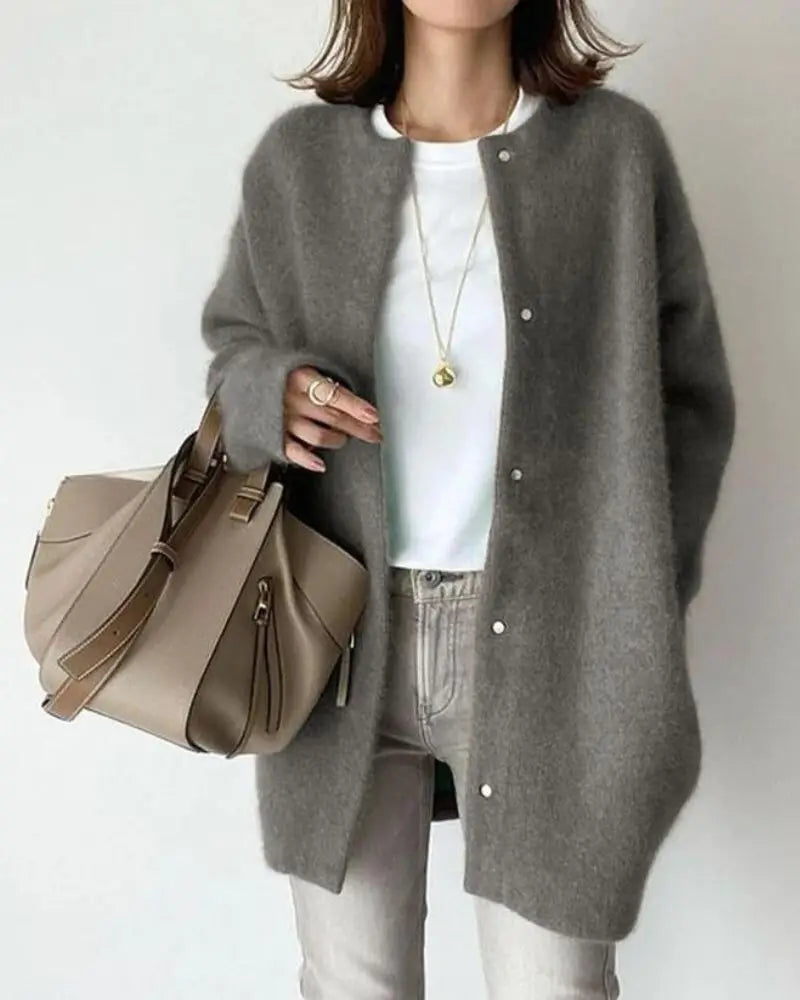 Evelaine Cardigan in Grau – warme oversized Strickjacke mit Taschen
