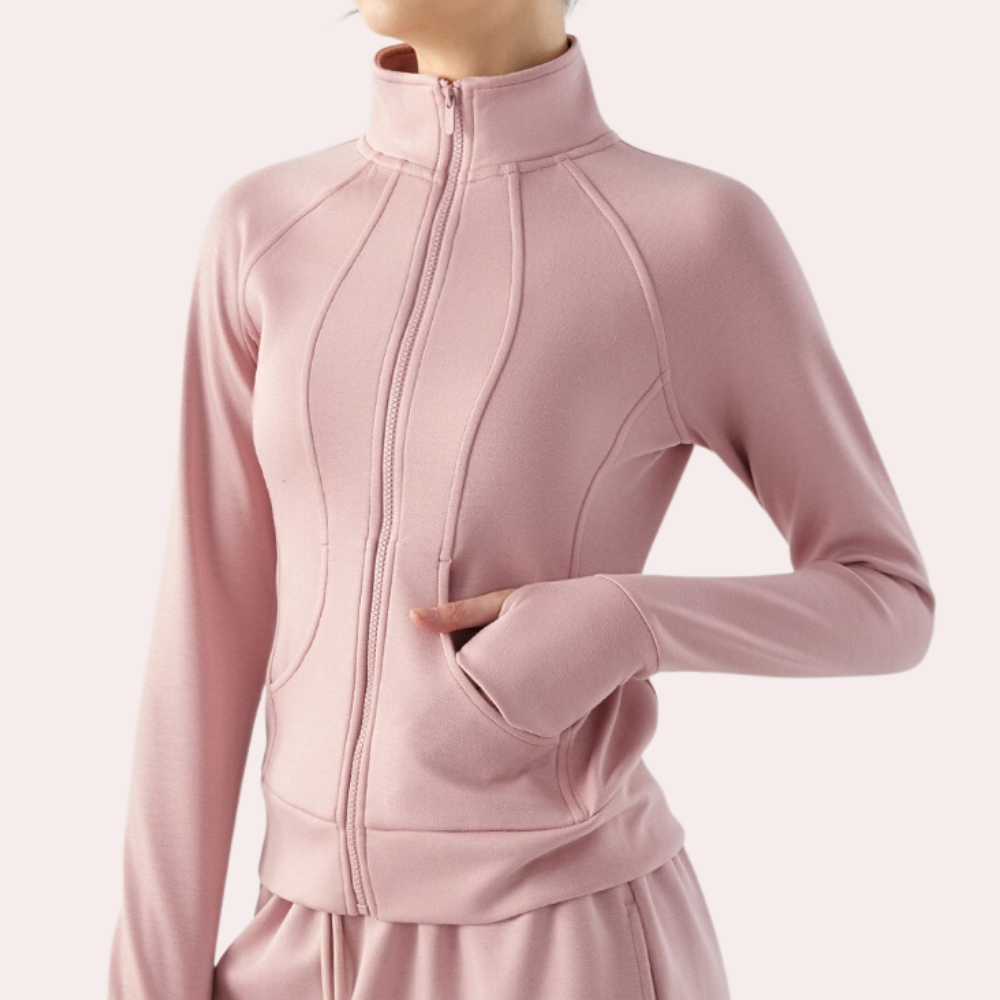 Roze winterjas met moderne snit


