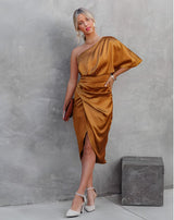 Oranje midi jurk met hoge split en one shoulder
