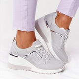 Graue Nanti Sneaker von Talaine bequem getragen