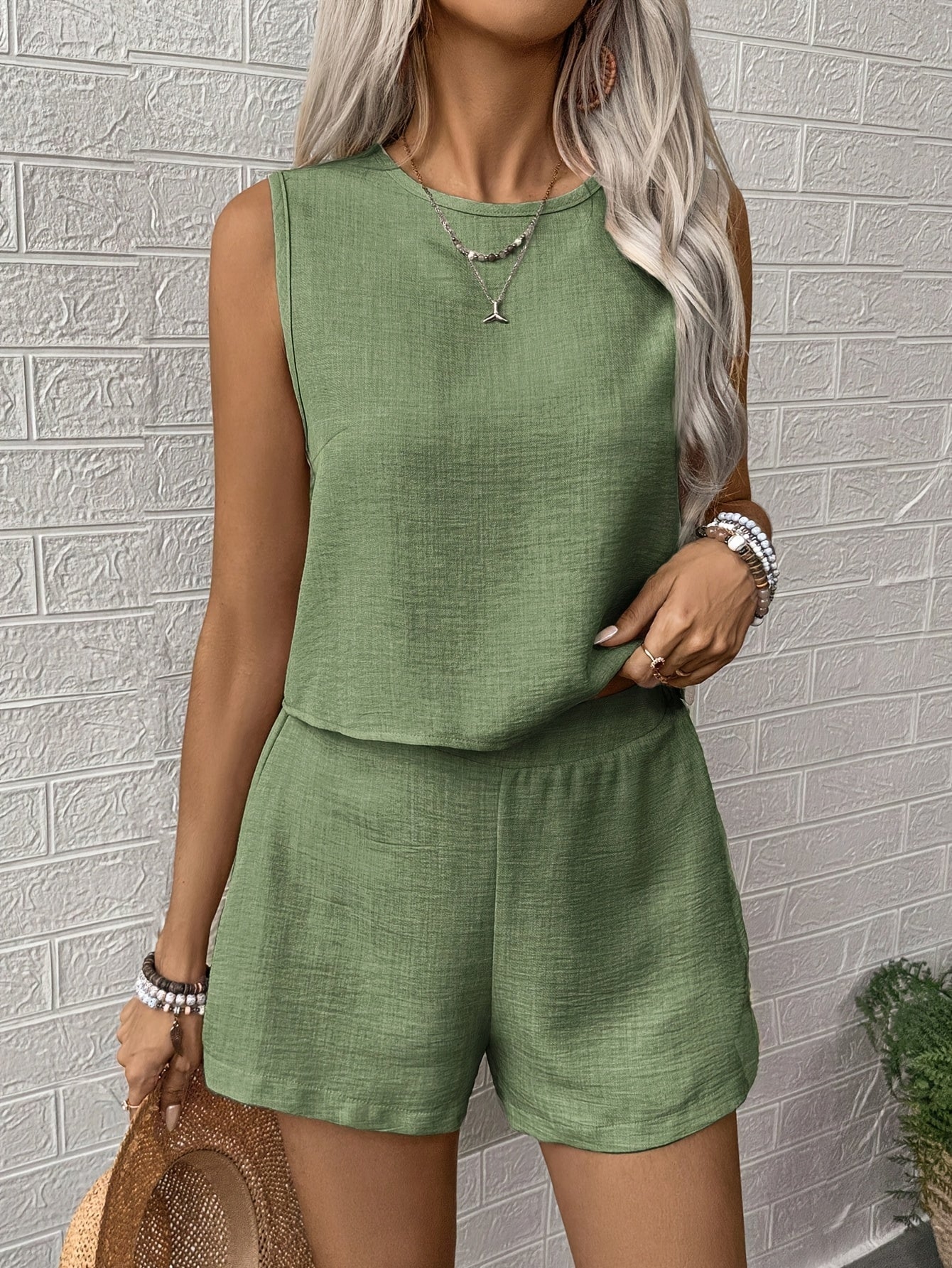 groene zomeroutfit dames met short en top
