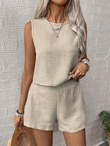 beige zomerset dames met shorts en mouwloze top
