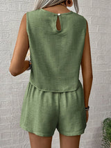 groene zomeroutfit dames met short en top
