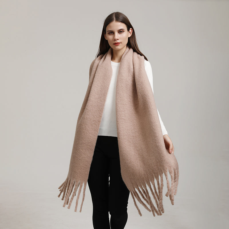 Effen variant van de Aurelia Luxe Winter Sjaal in beige tinten