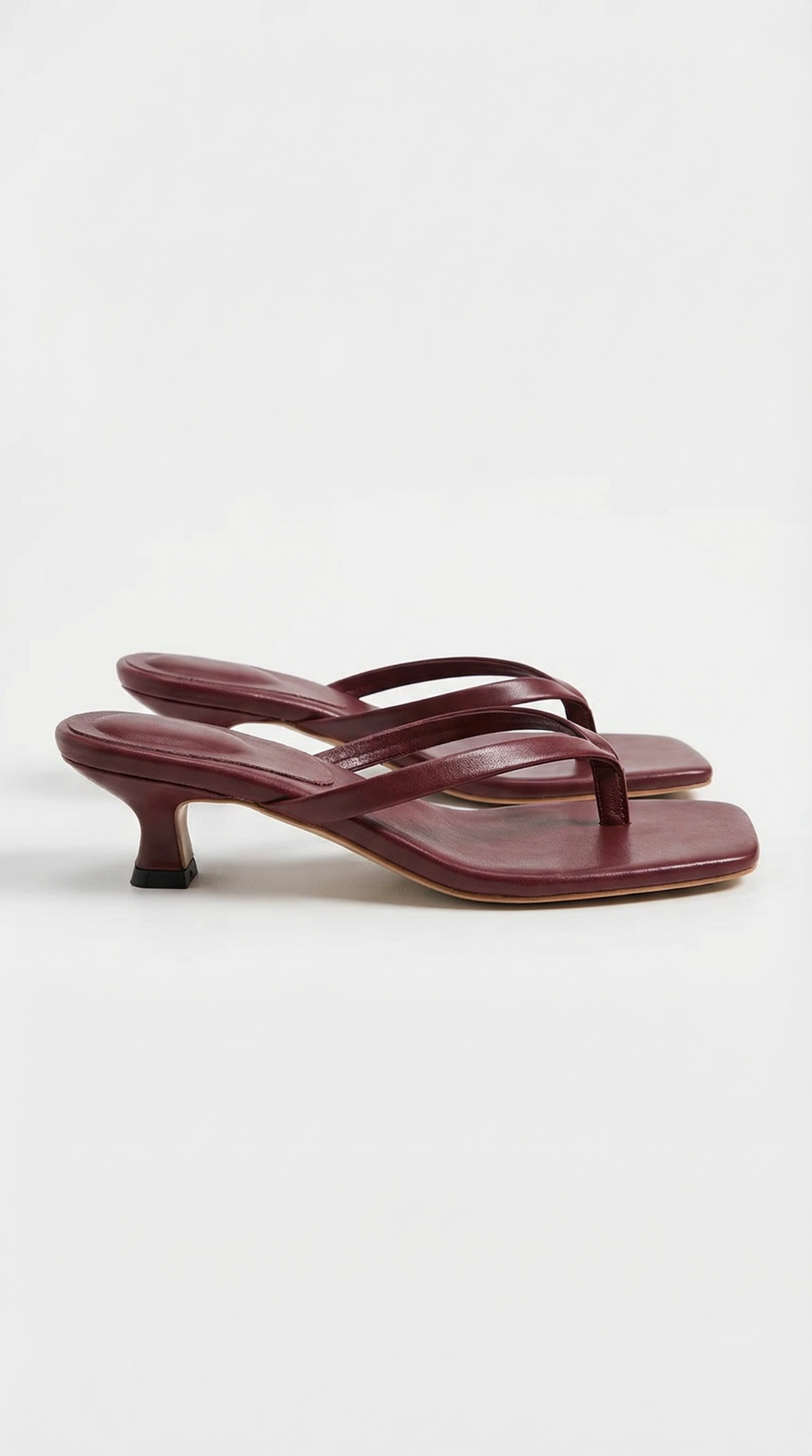Elegante Kitten-Heel Sandalen Damen – Rosalie von Talaine, femininer Blockabsatz im Detail
