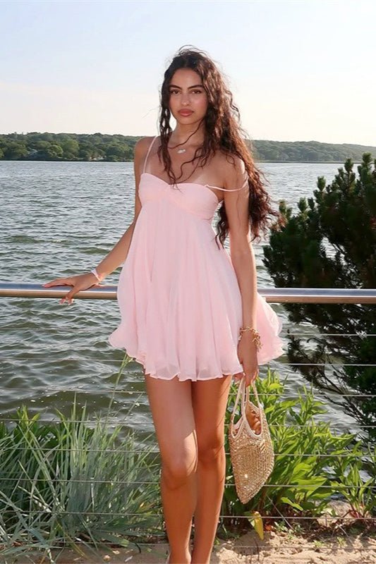 Chiffon Mini-Kleid Damen Rosa mit Spaghettiträgern – Mirella von Talaine, am Model getragen