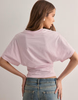 aubrielle drape tee in soft pink zijaanzicht