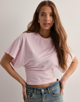 Amaya T-Shirt in Rosa mit weiten Ärmeln
