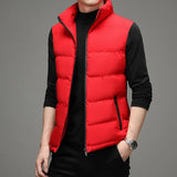 Boris bodywarmer met strakke jeans en sneakers

