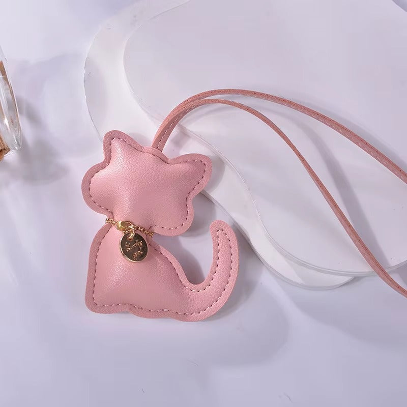tasdecoratie PU leer kat vorm
