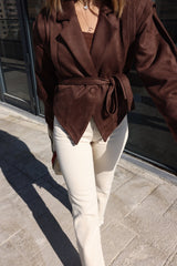 Veloria Vegan Suede Jacke | Damen Herbstjacke mit Taillengürtel & Schulterdetails