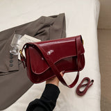 Velvet Flow Bag in burgundy – elegante tas met uniek golvend design.