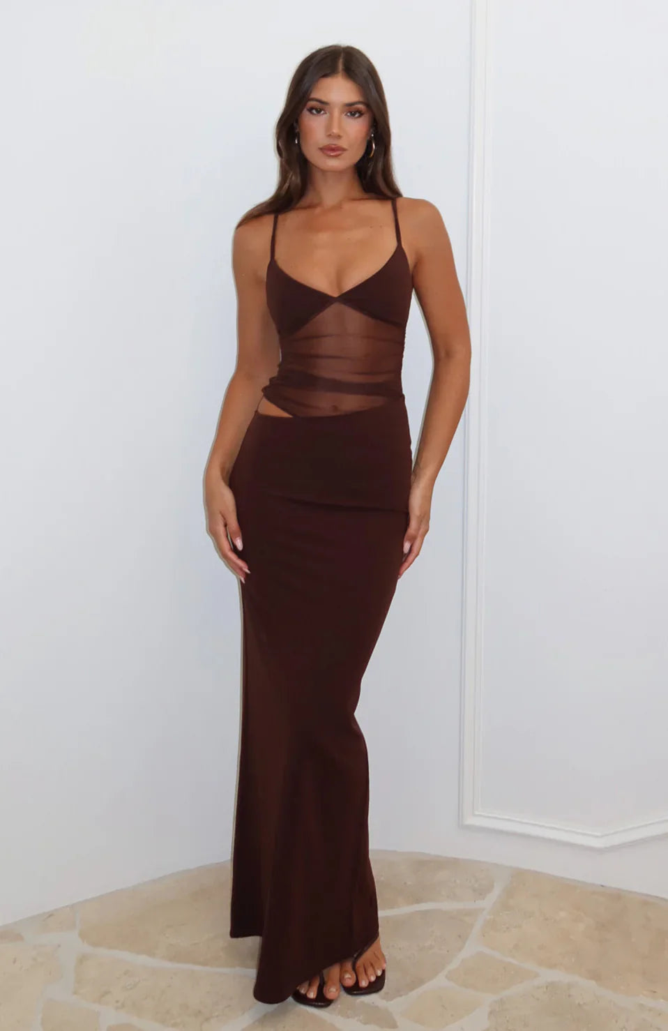 Averra | Elegantes Maxikleid mit Mesh Cut-out & V-Ausschnitt